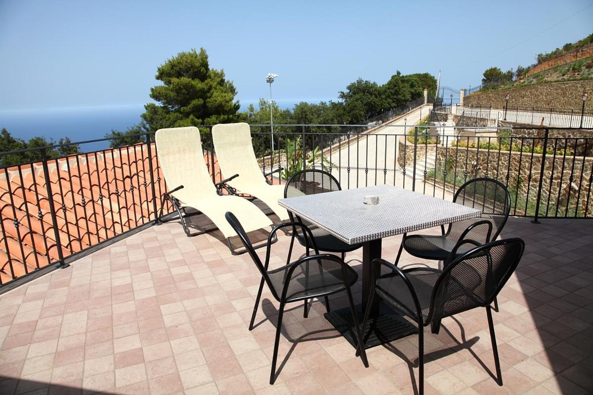 Sikelios Apartments Чефалу Экстерьер фото