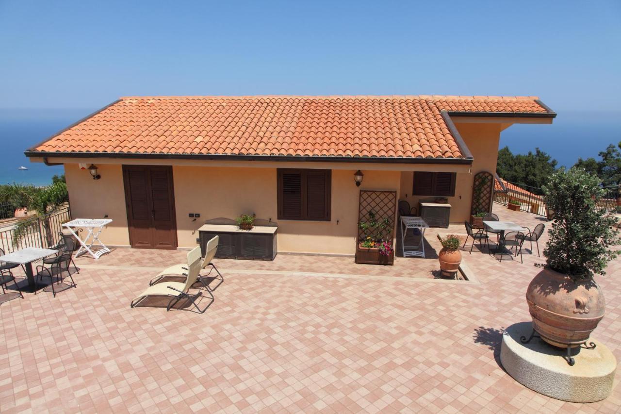Sikelios Apartments Чефалу Экстерьер фото